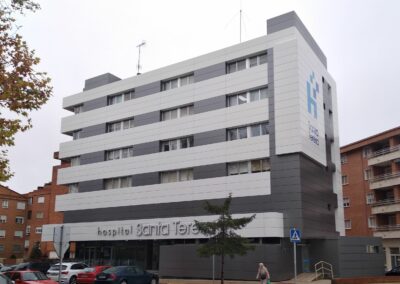 Fachada hospital Santa Teresa en Ávila